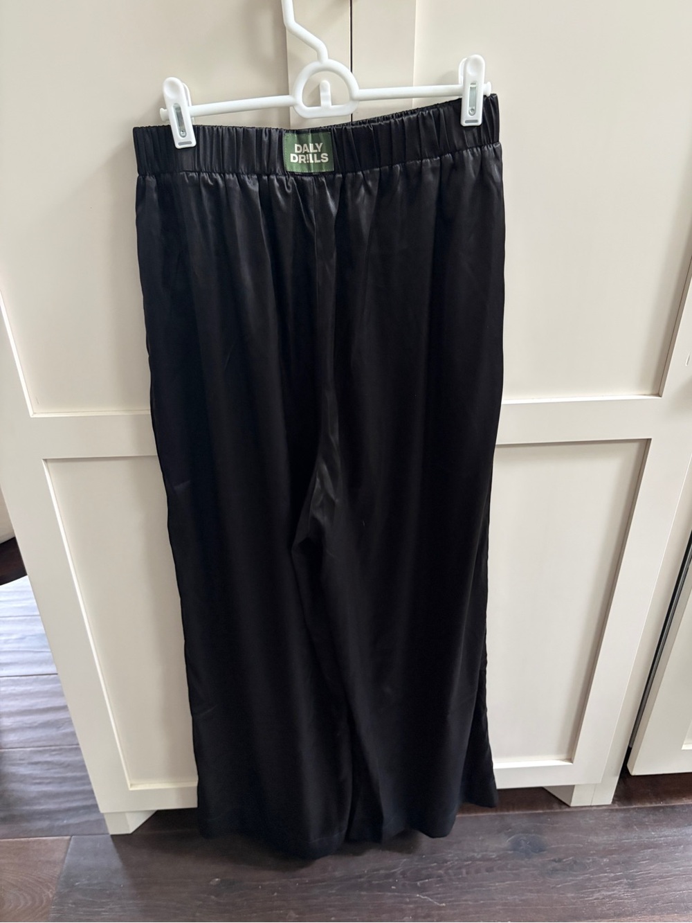 Daily Drills silky black pants sz small excellent condition